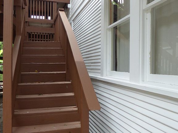 3rd image of 634 W Mistletoe Ave Unit 2