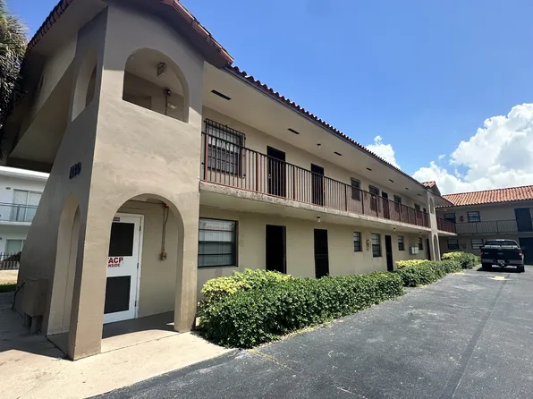 1130 W 37th St, Hialeah, FL