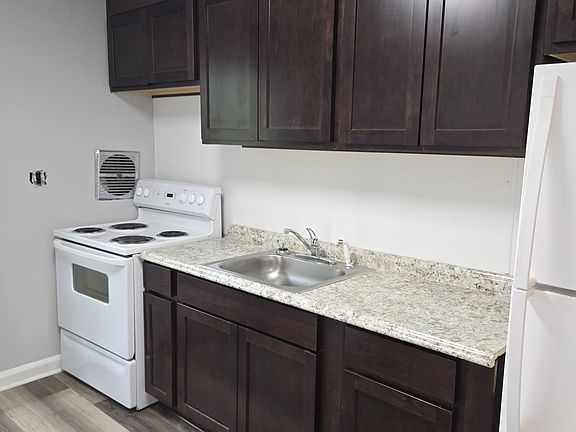 2nd image of 84 Oakview Cir Unit 204