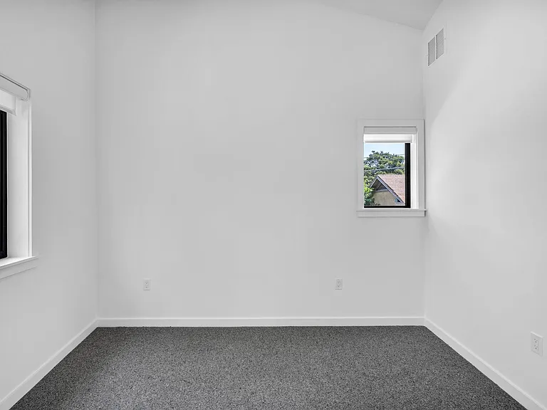 2403 Wilson St — Photo 14