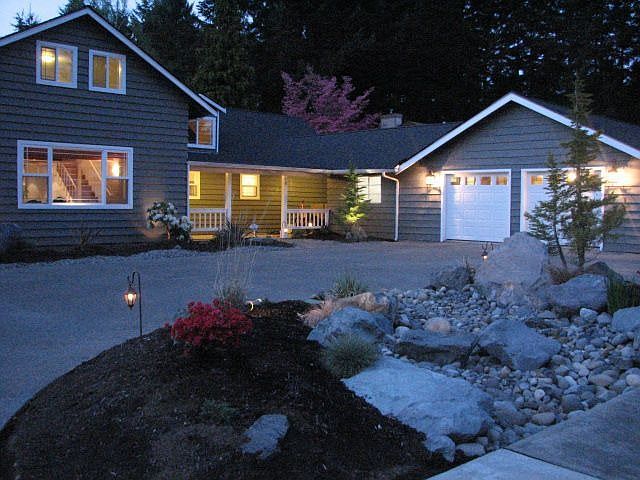 Prof. Landscaping, Sprinklers, Circular Driveway
