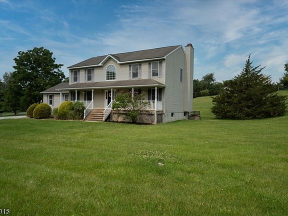 2nd image of 9 Carriage Ln