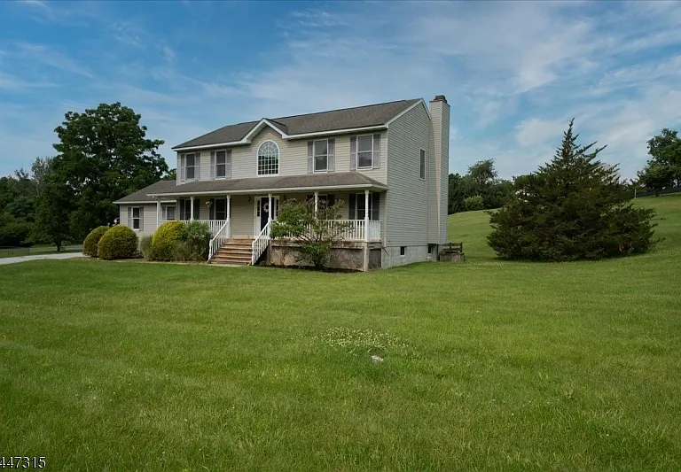 9 Carriage Ln — Photo 2