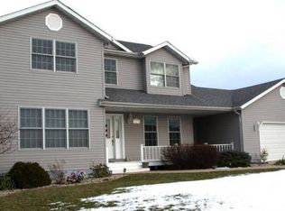 208 S Froelich Ln, Abingdon, IL 61410