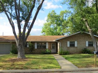 303 Cedalia Ave, Jourdanton, TX 78026