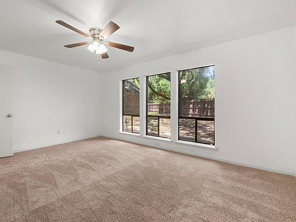 5th image of 722 Langton Ct