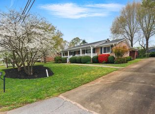 621 Parkins Mill Rd, Greenville, SC 29607