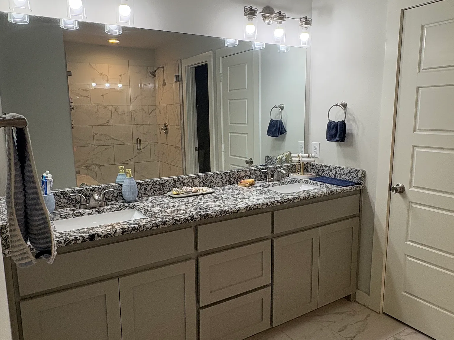3 bed, 2.5 bath, 1877 sqft, $1,845 — Photo 4