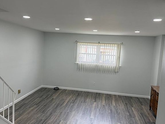 5th image of 3831 Charteris Rd