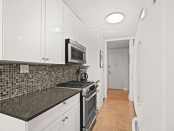 5th image of 315 W 70th St APT 7L