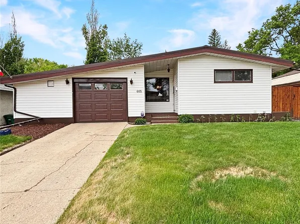 605 O AVENUE N, Saskatoon, SK S7L 2V4