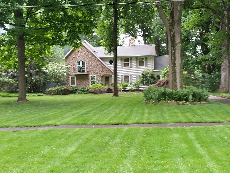1st image of 21 Poland Manor Dr