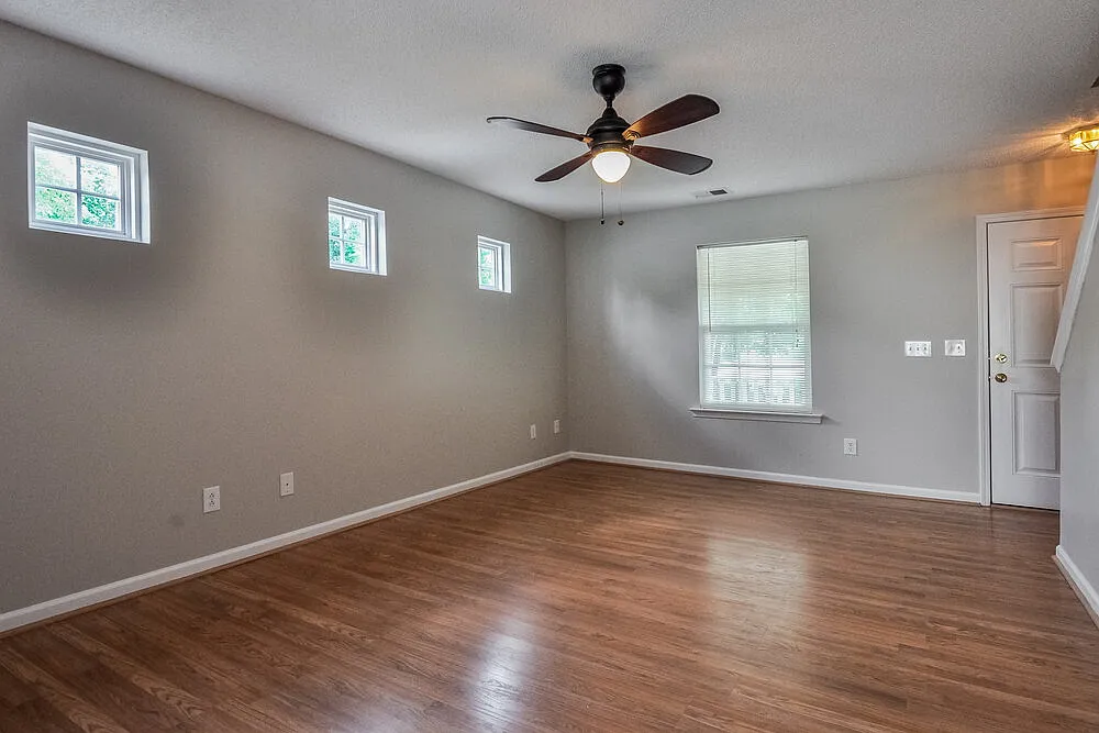 3 bed, 3.0 bath, 1439 sqft, $1,810 — Photo 3