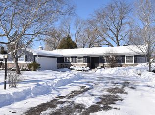 8515 N Point Dr, Fox Pt, WI 53217