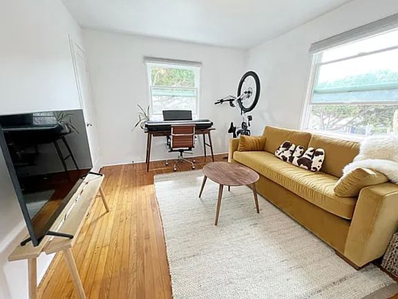 2nd image of 1131 Bay St APT C