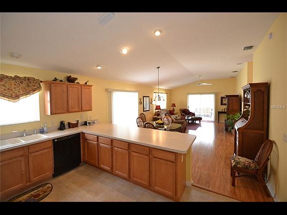 3rd image of 992 Rockville Pl