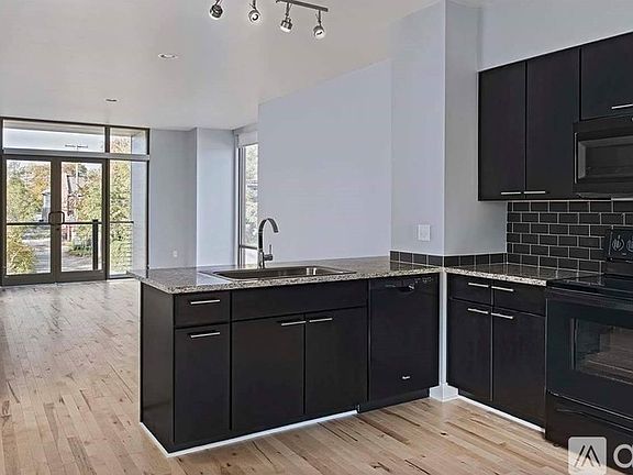 3rd image of 1462 Van Dyke St #8014