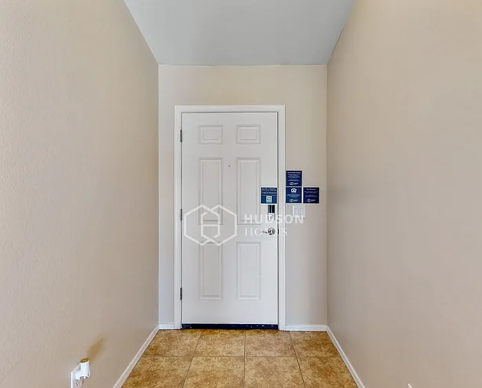 8107 S 5th Ave — Photo 4