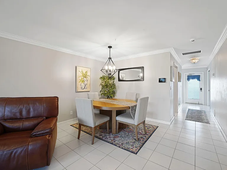 2835 SW 13th St #201 — Photo 16