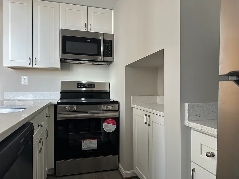 1516 Lancaster St #2C — Photo 6