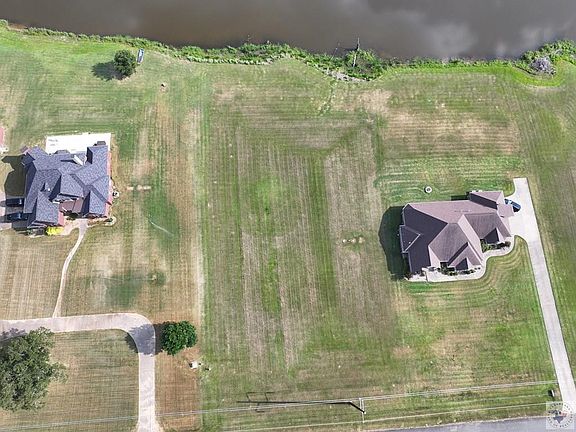 3rd image of Oak Ridge Dr