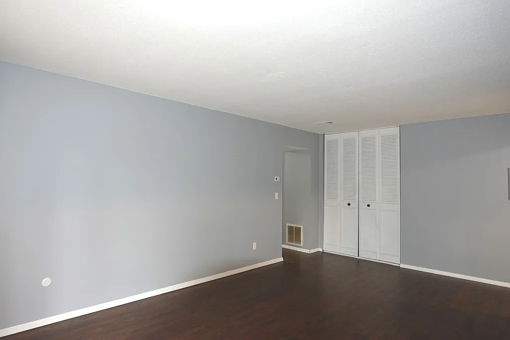 2 bed, 1.5 bath, 925 sqft, $2,100 — Photo 2