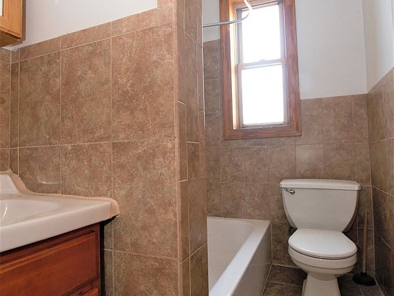 3rd image of 3524 Hull Ave APT 5D