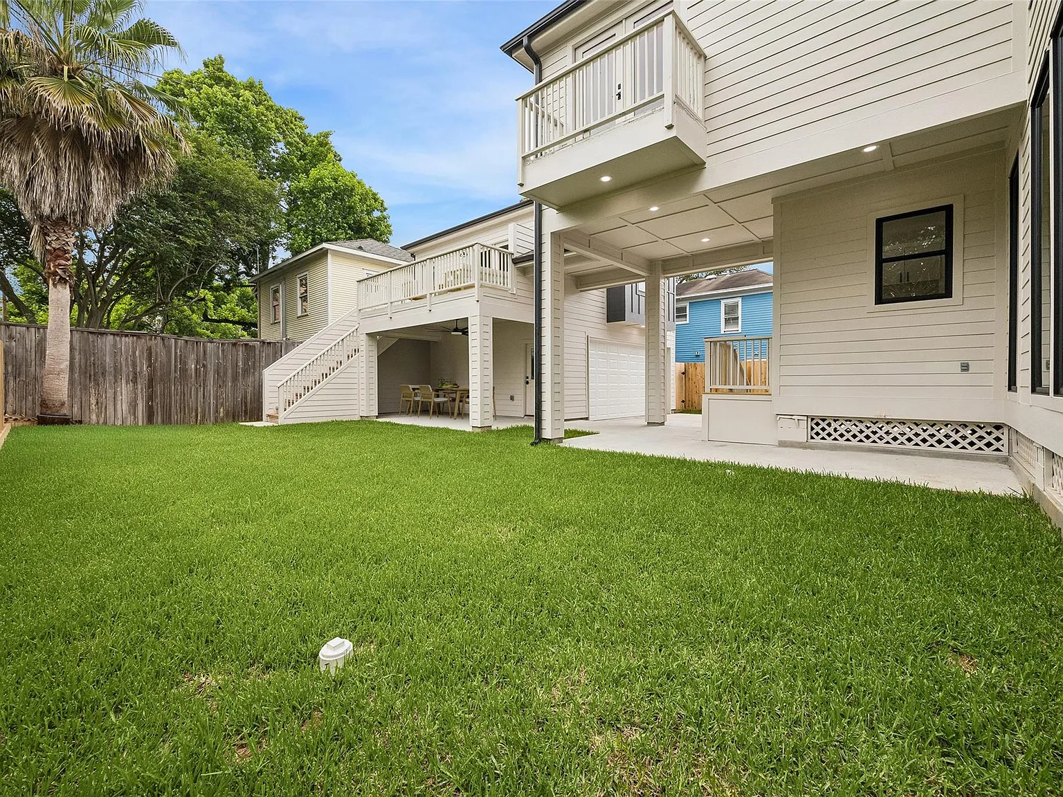 4 bed, 5.5 bath, 2892 sqft, $9,250 — Photo 3
