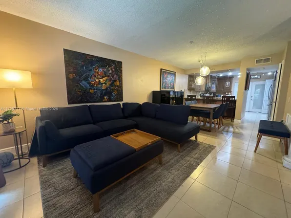 2401 NW 11th St APT 3C, Miami, FL 33125