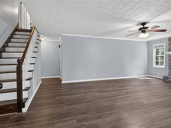 5th image of 26 Ridgewood Dr