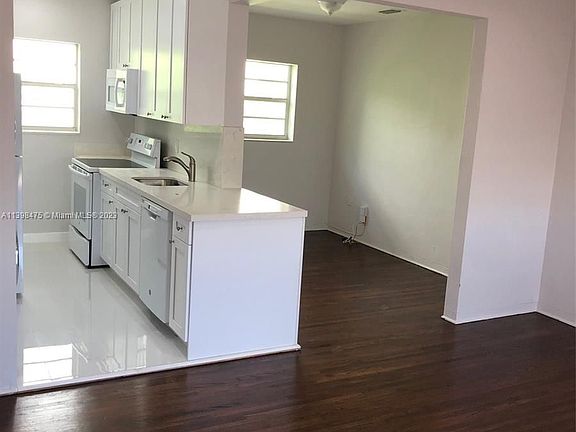 4th image of 110 Zamora Ave #4