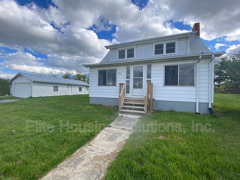 1st image of 205 Country Ln