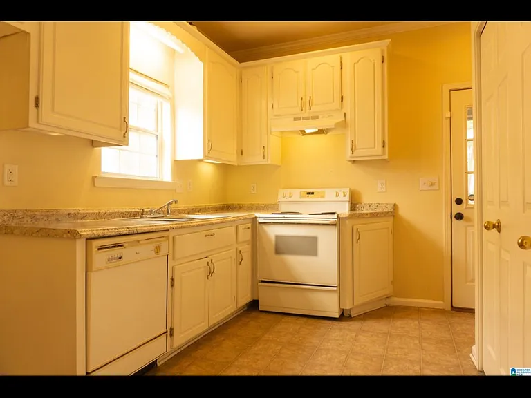 102 Canyon Trl — Photo 2