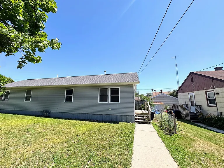 3313-3315 Pompon St — Photo 15