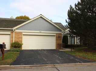 730 Ascot Ct, Libertyville, IL 60048
