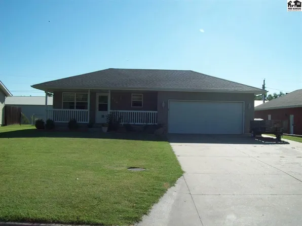 823 S Elm St, McPherson, KS 67460