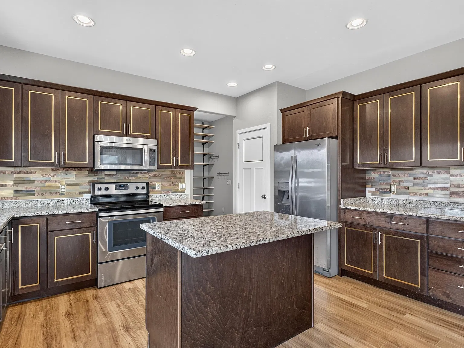 5 bed, 3.5 bath, 3059 sqft, $3,800 — Photo 4