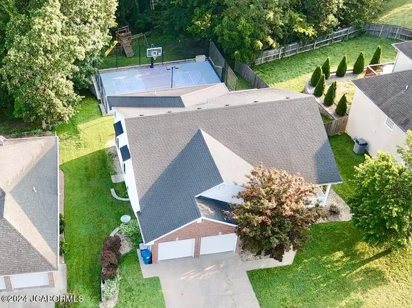 819 Winston Ct, Jefferson City, MO 65101