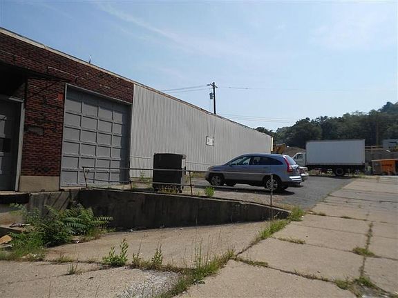 4th image of 1110 Alfred St