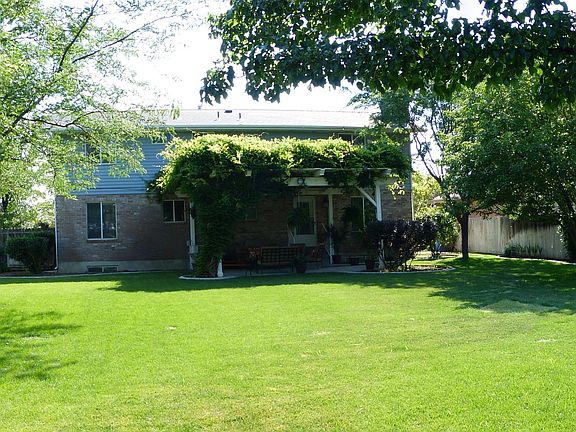 2nd image of 469 E Paradise Dr