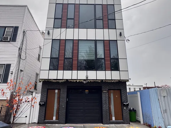 125 Collard Street image 1 of 9