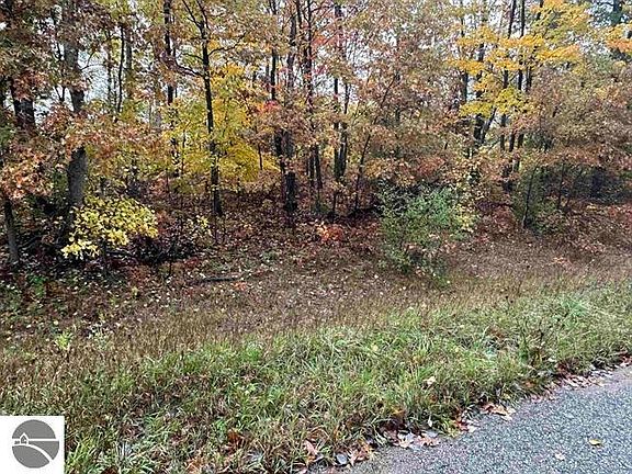 4th image of 6 N Circle East Dr
