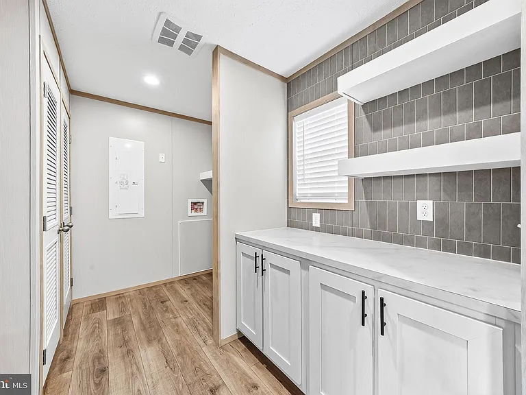 328 Line Rd — Photo 10