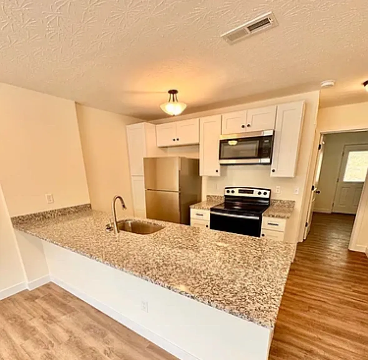 2 bed, $1,400 — Photo 3