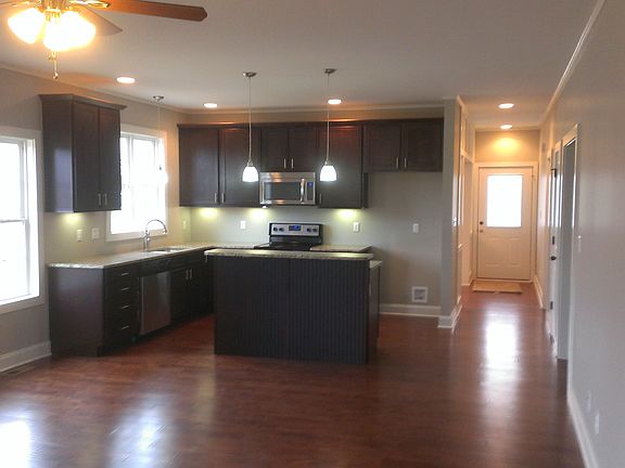 Modern Kitchen w/ Granite