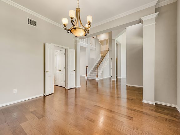 4th image of 3908 Clifton Dr