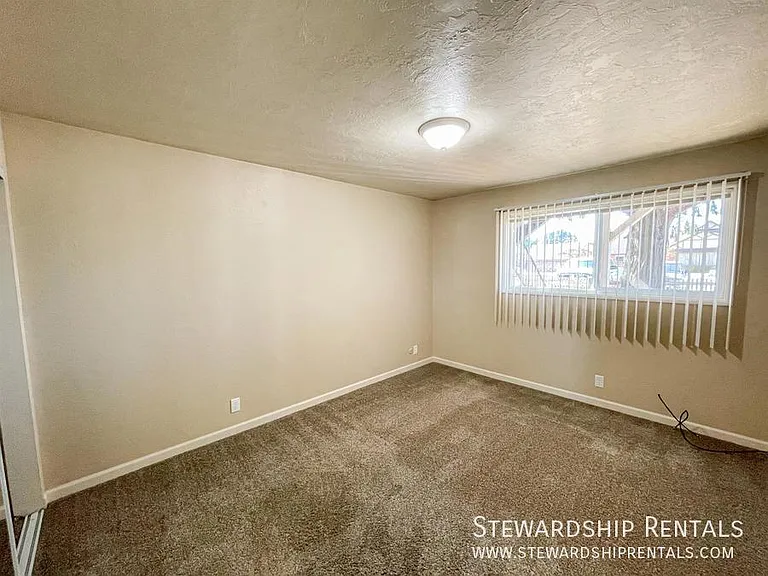 880 W 6th Ave #1 — Photo 10