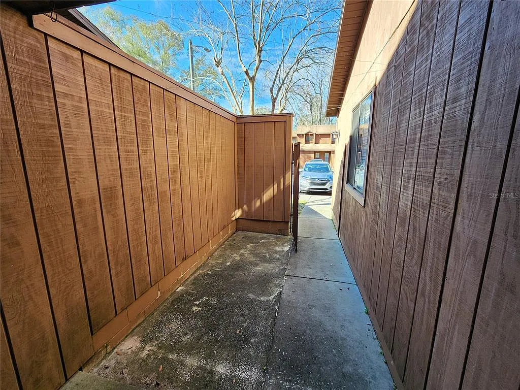 Building Photo - 5823 SW 9th Pl #H-55