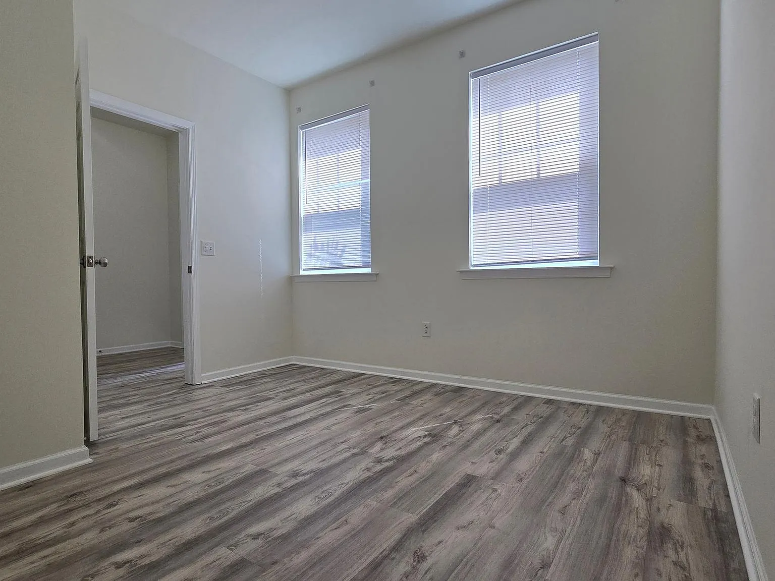 4 bed, 3.5 bath, 1880 sqft, $2,100 — Photo 3