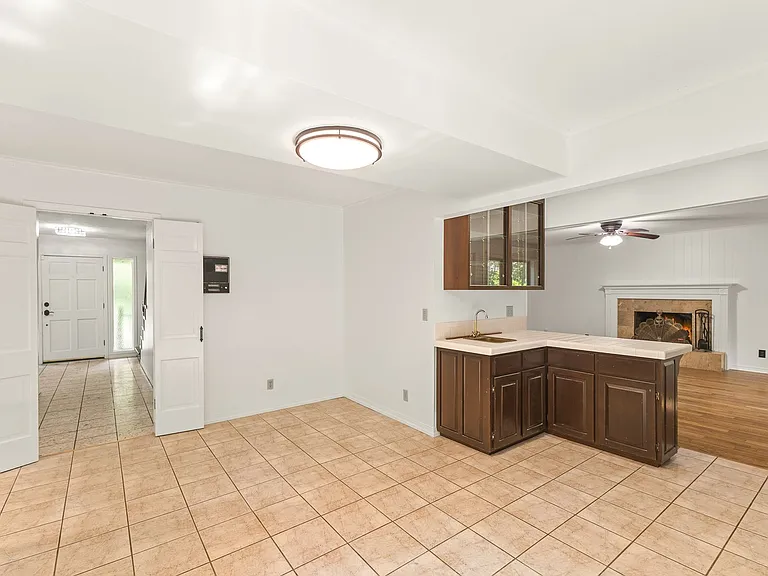 2825 E Inwood Ln — Photo 23